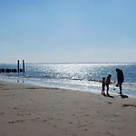 Mooie Bungalow Entree Zwembad In De Zomer Vp010