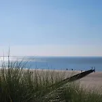 Mooie Bungalow Entree Zwembad In De Zomer Vp010