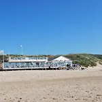 Mooie Bungalow Entree Zwembad In De Zomer Vp010