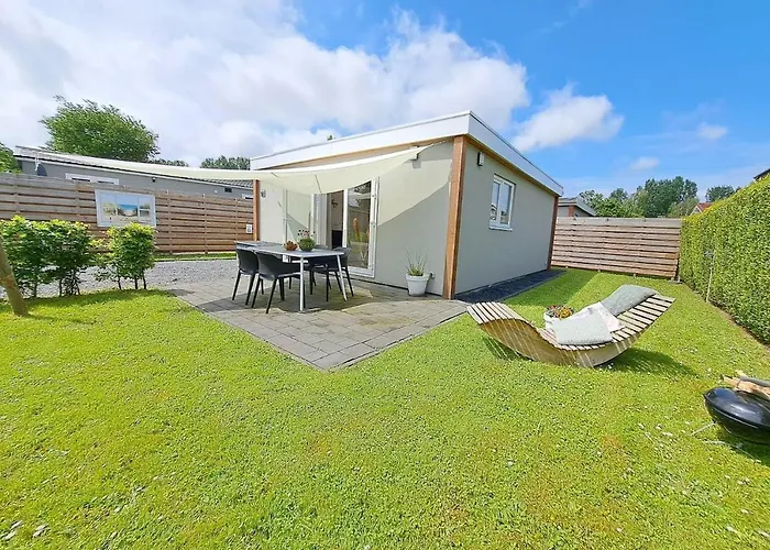 Mooie Bungalow Entree Zwembad In De Zomer Vp010