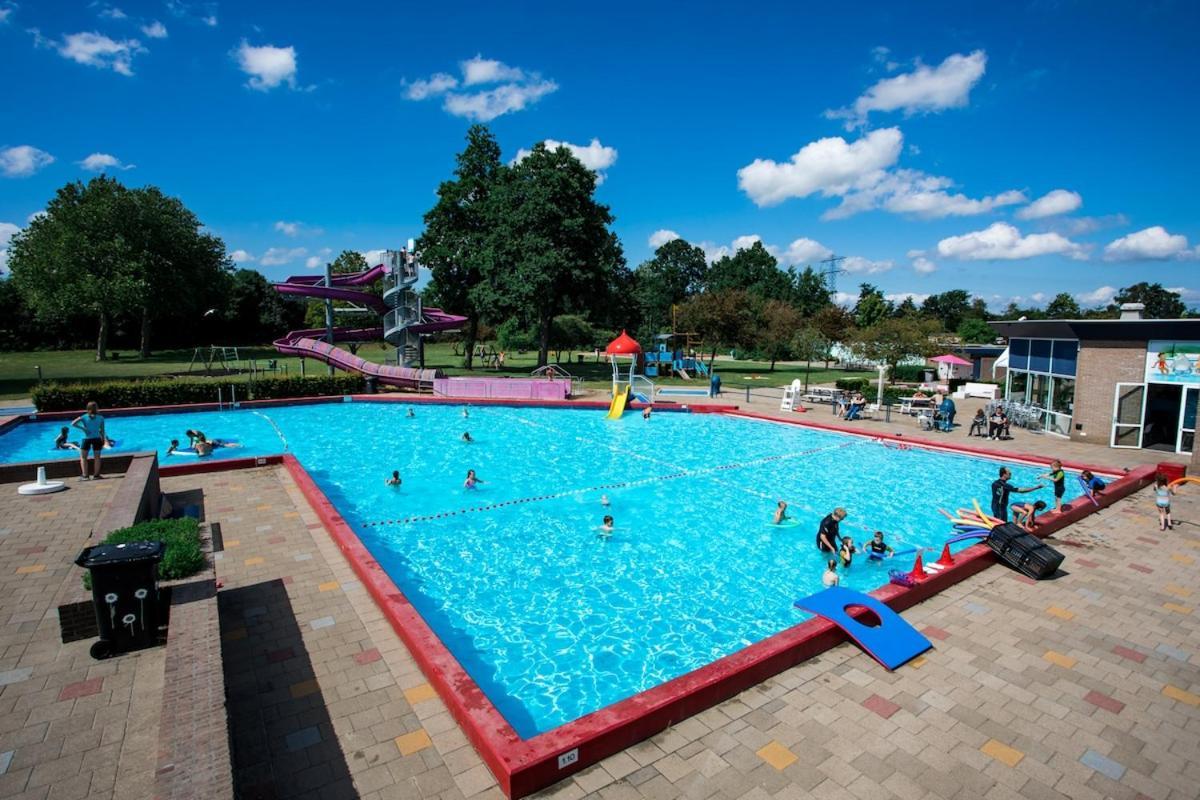 Mooie Entree Zwembad In De Zomer Vp010 Vakantiehuis