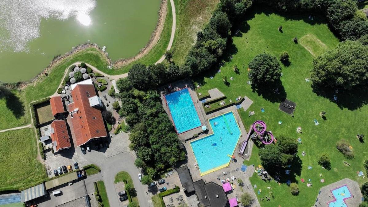 Mooie Entree Zwembad In De Zomer Vp010 * Heinkenszand